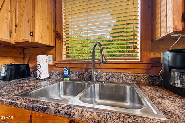 3022 Hatcher Mountain Road, Sevierville, TN 37862