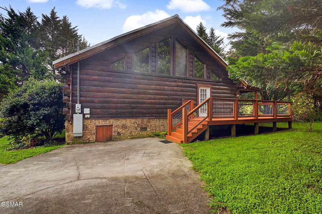 3022 Hatcher Mountain Road, Sevierville, TN 37862