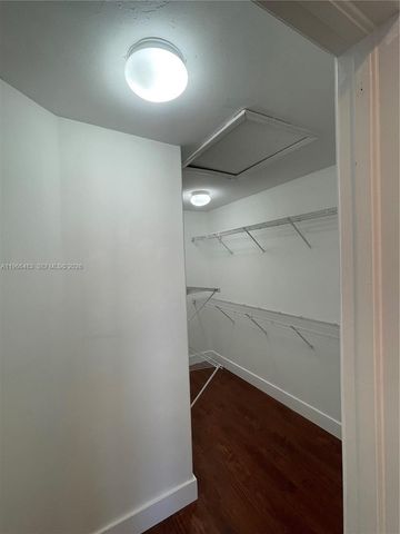 703 NE 195th St 703, Miami, FL 33179