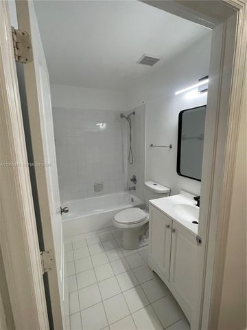 703 NE 195th St 703, Miami, FL 33179