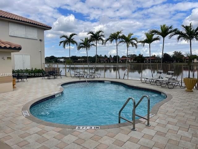 703 NE 195th St 703, Miami, FL 33179