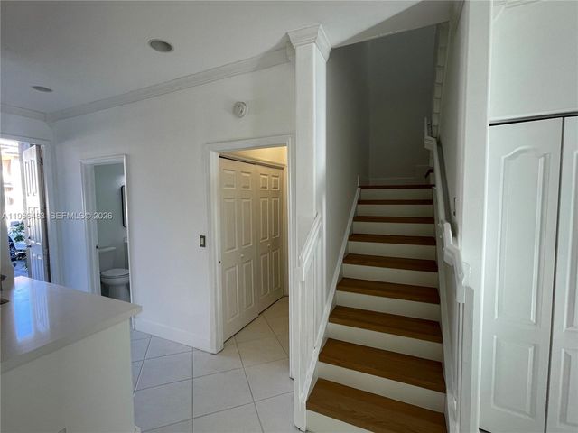 703 NE 195th St 703, Miami, FL 33179