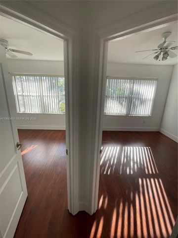 703 NE 195th St 703, Miami, FL 33179