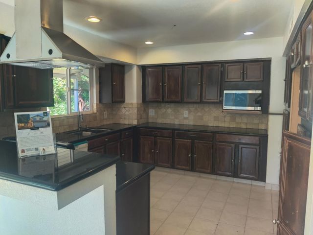 2259 Stuart Avenue, Clovis, CA 93611