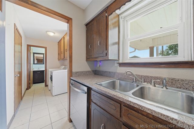 106 W Lewis Avenue, Vinita, OK 74301