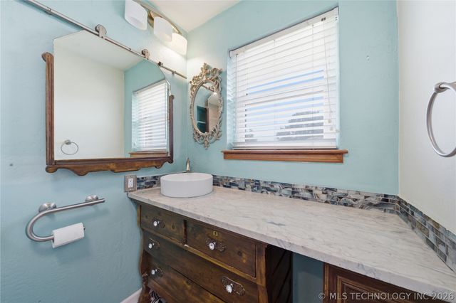 106 W Lewis Avenue, Vinita, OK 74301