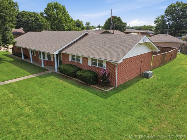 106 W Lewis Avenue, Vinita, OK 74301