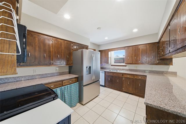 106 W Lewis Avenue, Vinita, OK 74301