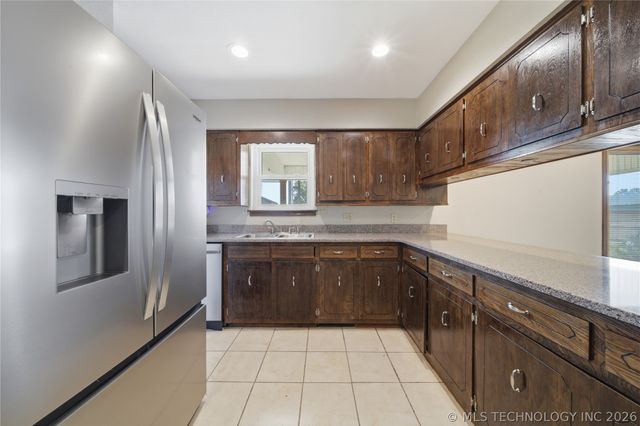 106 W Lewis Avenue, Vinita, OK 74301