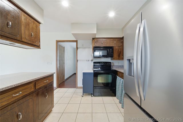 106 W Lewis Avenue, Vinita, OK 74301