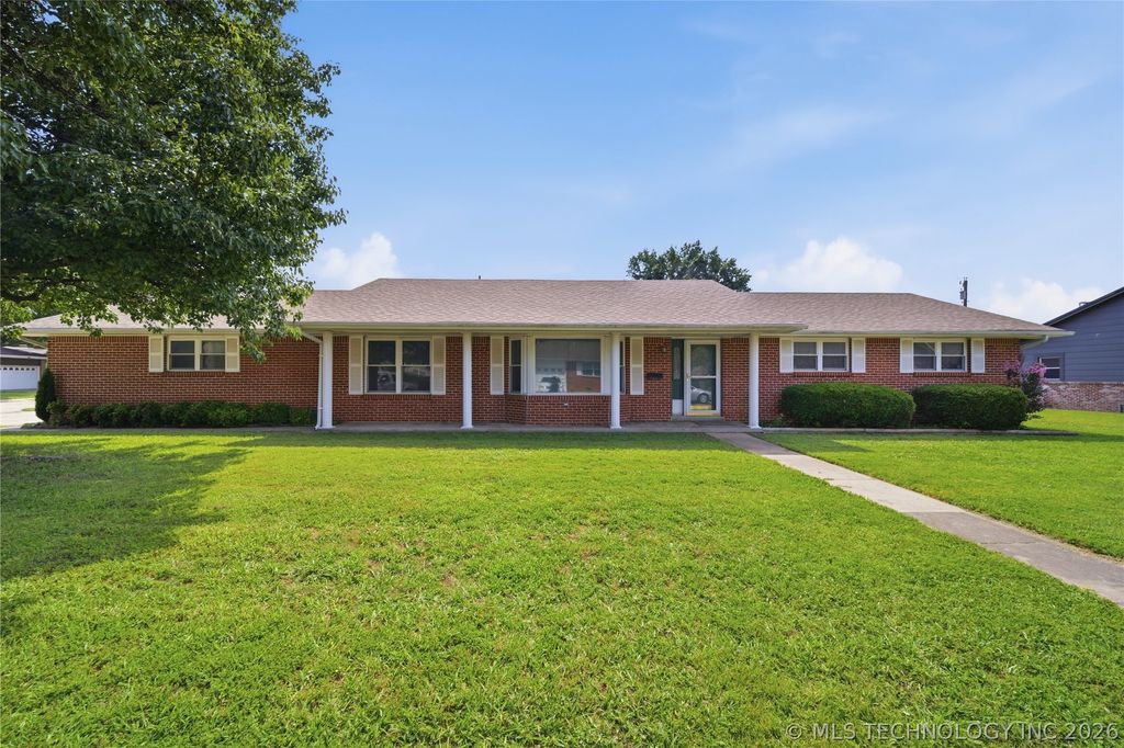 106 W Lewis Avenue, Vinita, OK 74301