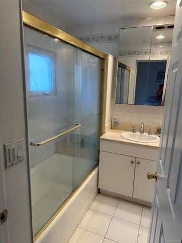 31 Illinois Avenue Lower, Long Beach, NY 11561
