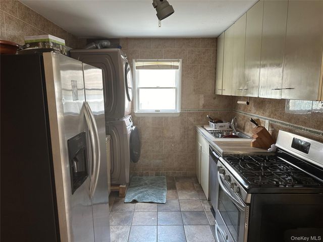 31 Illinois Avenue Lower, Long Beach, NY 11561
