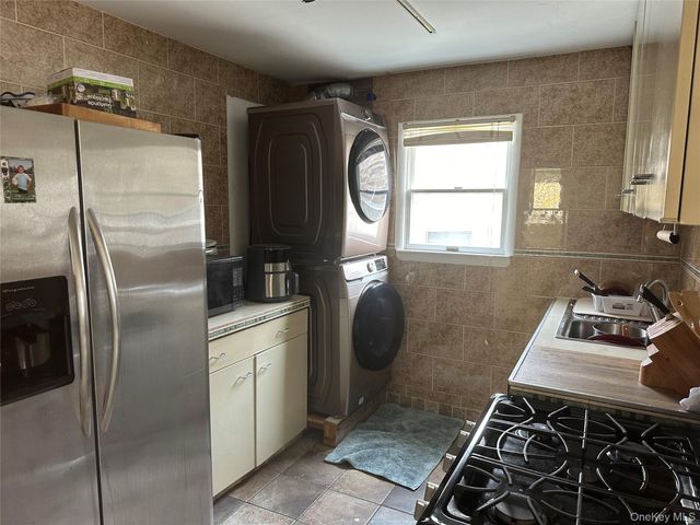 31 Illinois Avenue Lower, Long Beach, NY 11561
