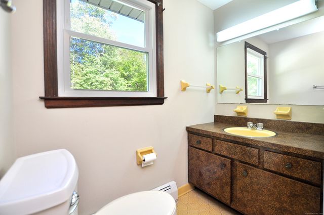 88 Lincoln Way, Windsor, CT 06095