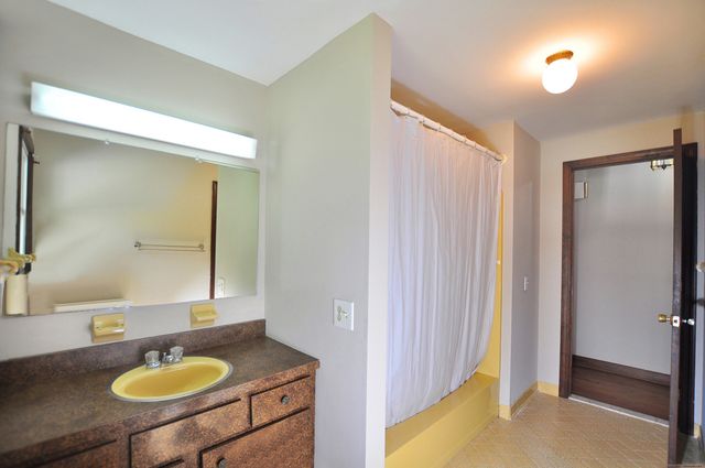 88 Lincoln Way, Windsor, CT 06095