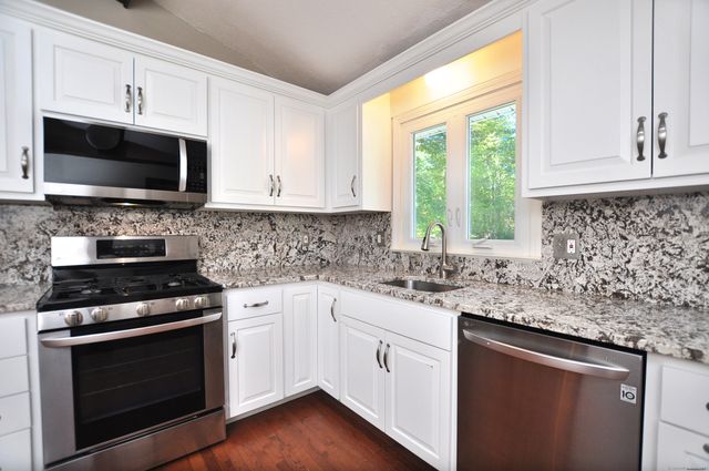 88 Lincoln Way, Windsor, CT 06095