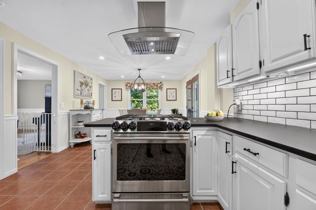 34 Serengeti Dr, North Attleboro, MA 02760