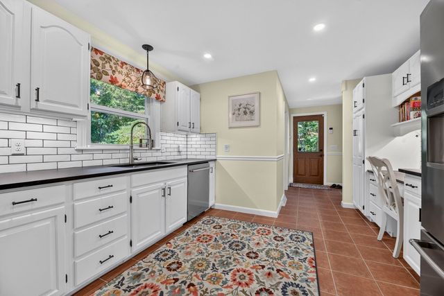 34 Serengeti Dr, North Attleboro, MA 02760