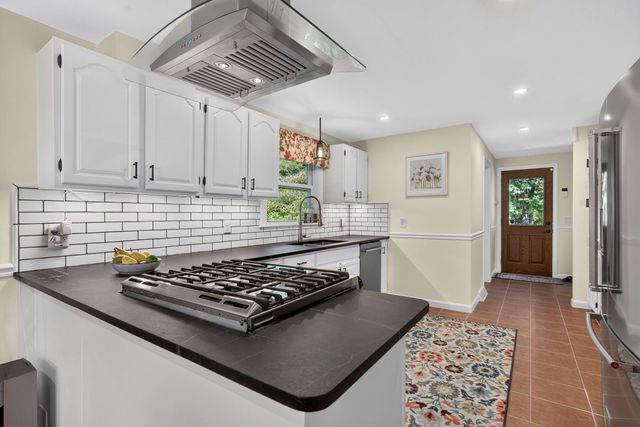 34 Serengeti Dr, North Attleboro, MA 02760