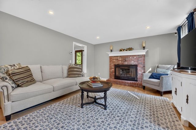 34 Serengeti Dr, North Attleboro, MA 02760