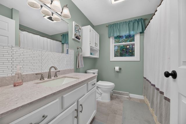 34 Serengeti Dr, North Attleboro, MA 02760