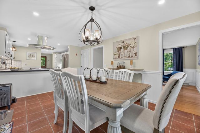 34 Serengeti Dr, North Attleboro, MA 02760