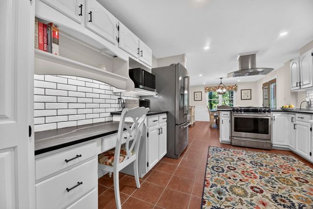 34 Serengeti Dr, North Attleboro, MA 02760