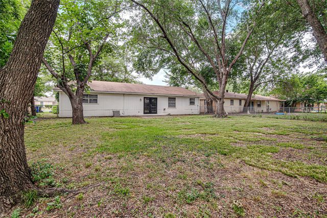 648 Sue Ann Lane, Burleson, TX 76028