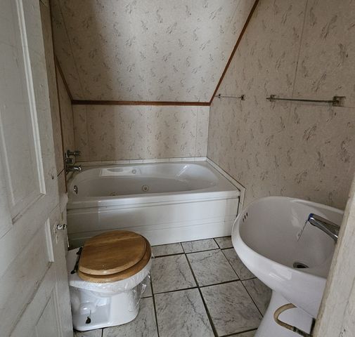 6431 S Racine Avenue, Chicago, IL 60636