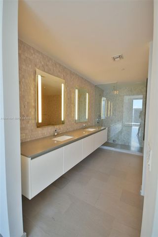 88 SW 7th St 3309, Miami, FL 33130