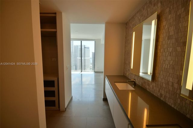 88 SW 7th St 3309, Miami, FL 33130