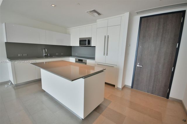 88 SW 7th St 3309, Miami, FL 33130