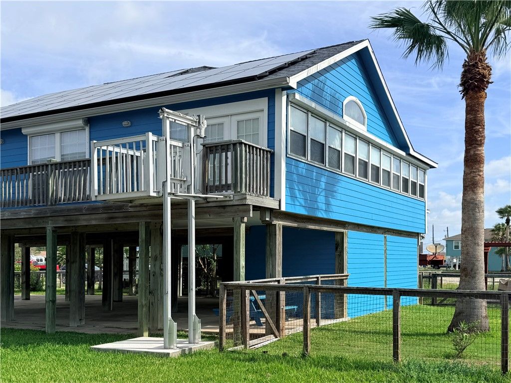 1312 S Live Oak St, Rockport, TX 78382 — photo 2
