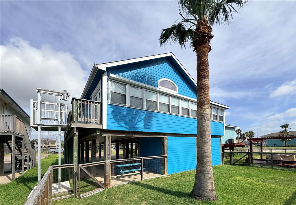 1312 S Live Oak St, Rockport, TX 78382 — photo 5