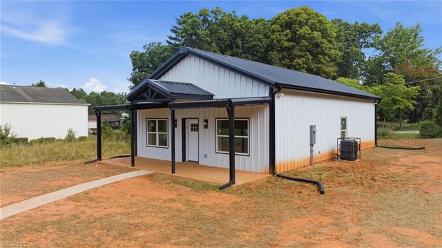 1517 Stone Hill Court, Winston-salem, NC 27105