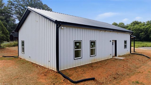 1517 Stone Hill Court, Winston-salem, NC 27105