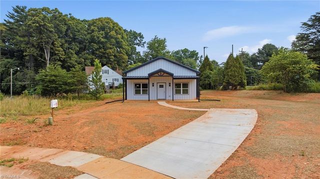 1517 Stone Hill Court, Winston-salem, NC 27105
