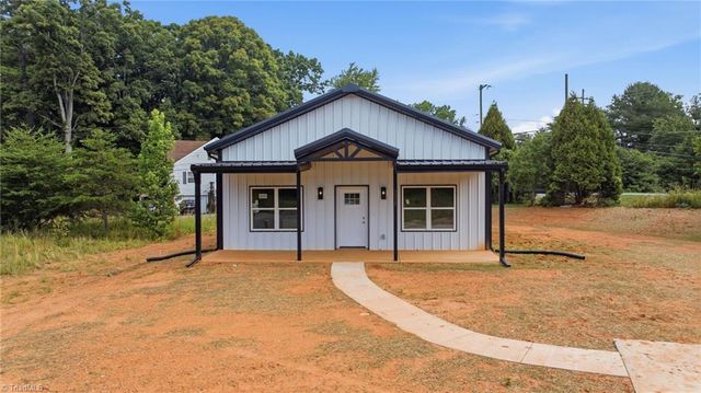 1517 Stone Hill Court, Winston-salem, NC 27105