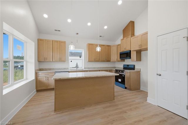 1517 Stone Hill Court, Winston-salem, NC 27105