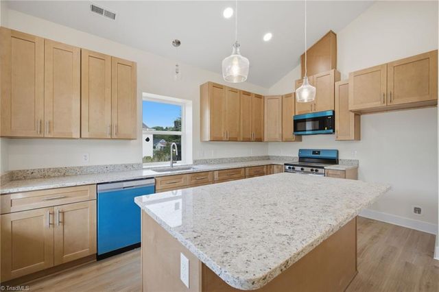 1517 Stone Hill Court, Winston-salem, NC 27105