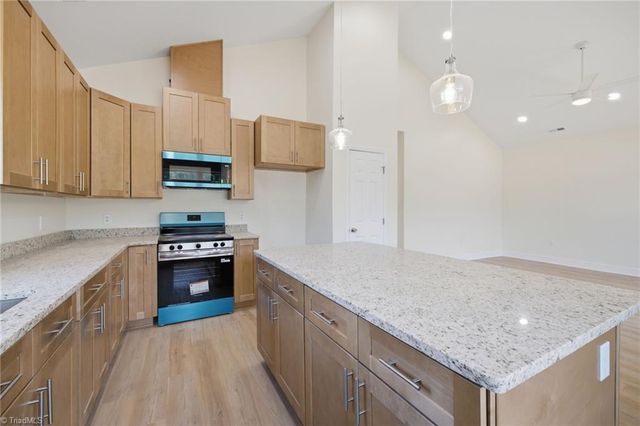 1517 Stone Hill Court, Winston-salem, NC 27105