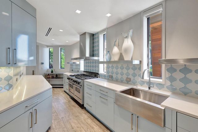 815 Idlewyld Drive, Fort Lauderdale, FL 33301