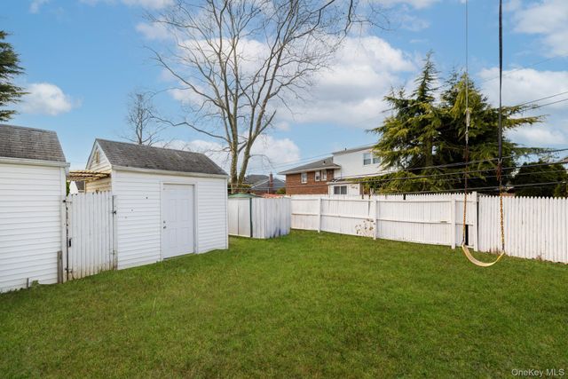 20 Gardenia Lane, Hicksville, NY 11801