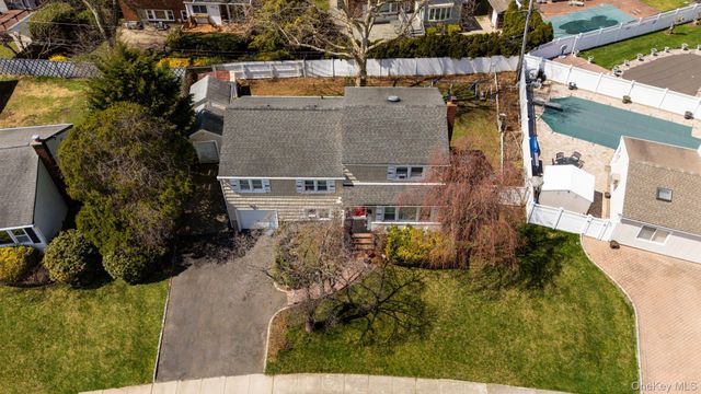 20 Gardenia Lane, Hicksville, NY 11801