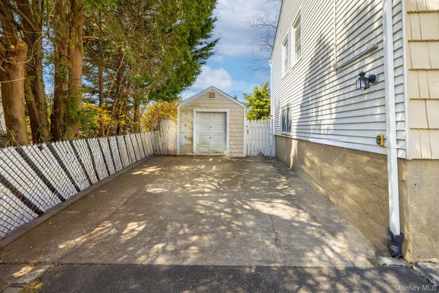 20 Gardenia Lane, Hicksville, NY 11801