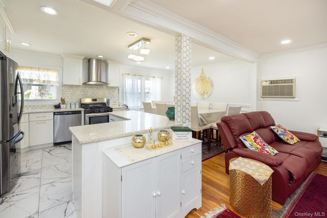 20 Gardenia Lane, Hicksville, NY 11801