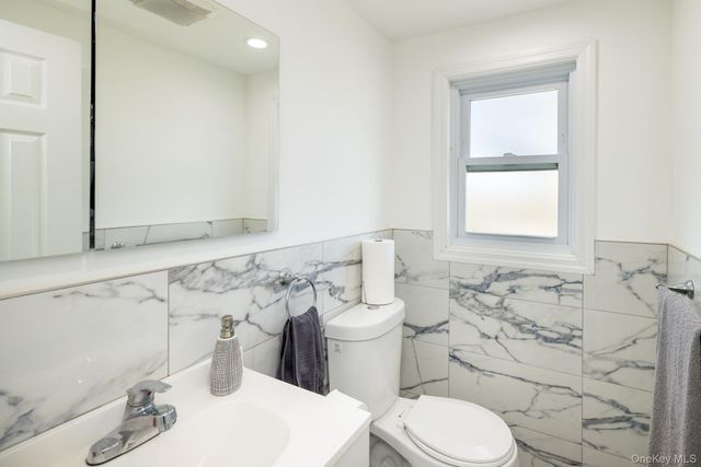 20 Gardenia Lane, Hicksville, NY 11801