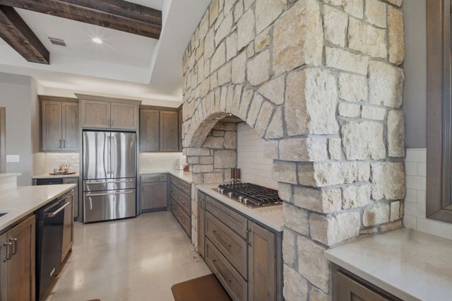 568 Crow Road, Whitesboro, TX 76273