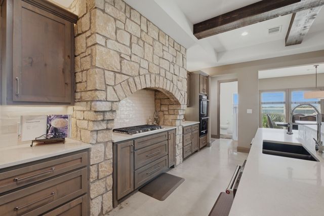 568 Crow Road, Whitesboro, TX 76273